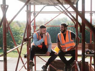 Outside-Workers-Lunch-SuperFriend-Wellbeing-Mental-Health2