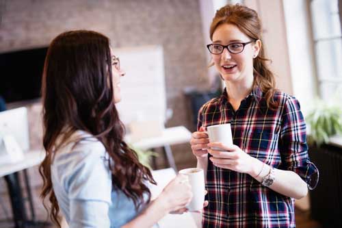 People-chatting-over-coffee
